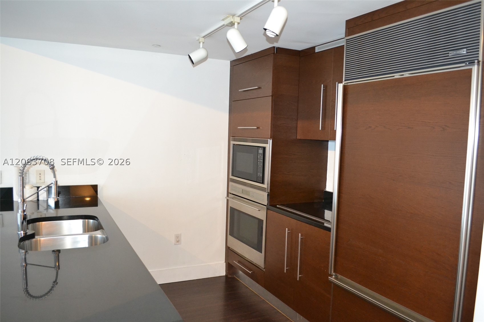 475 Brickell Ave 1814 Property Photo 8