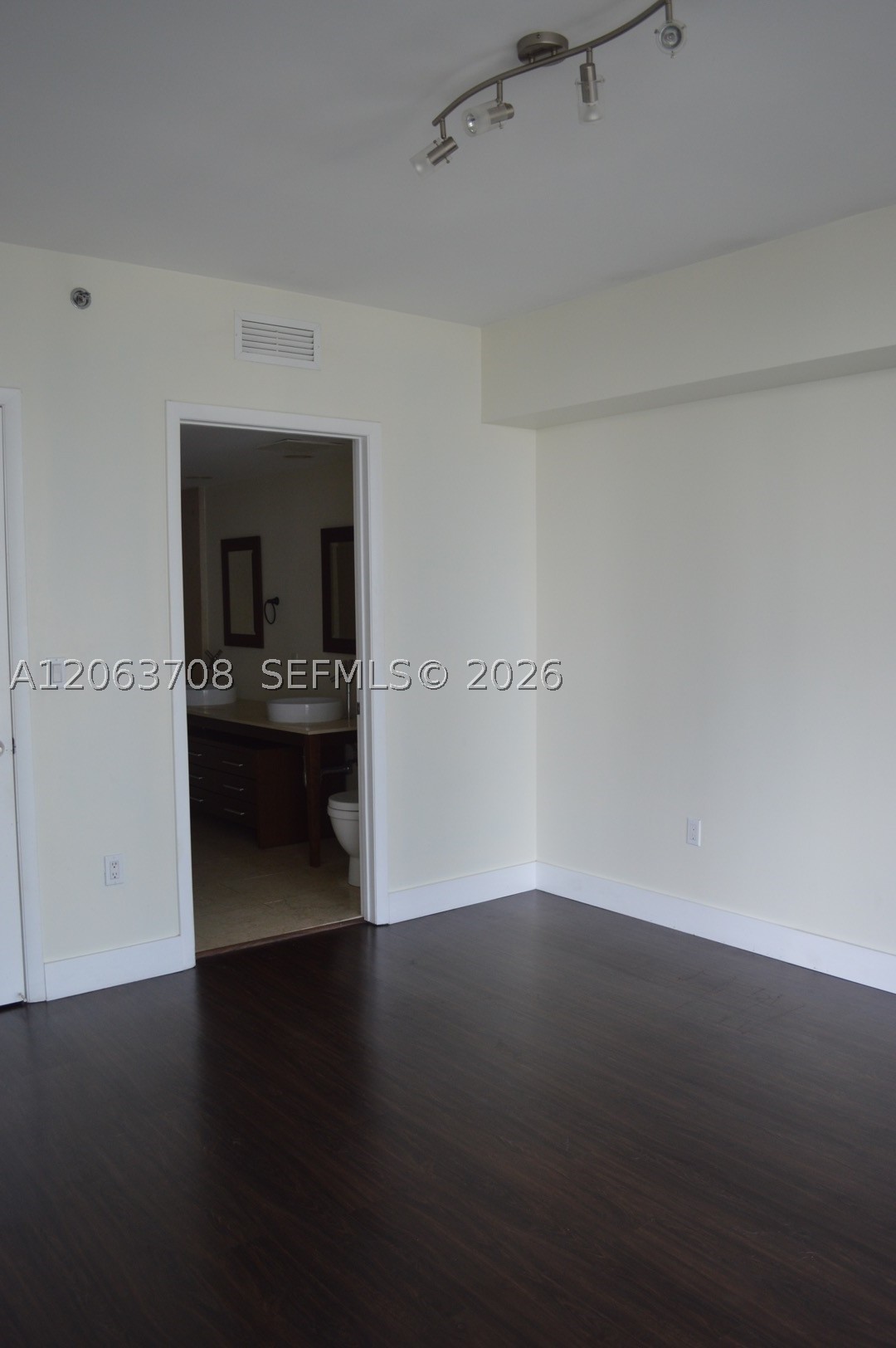 475 Brickell Ave 1814 Property Photo 14