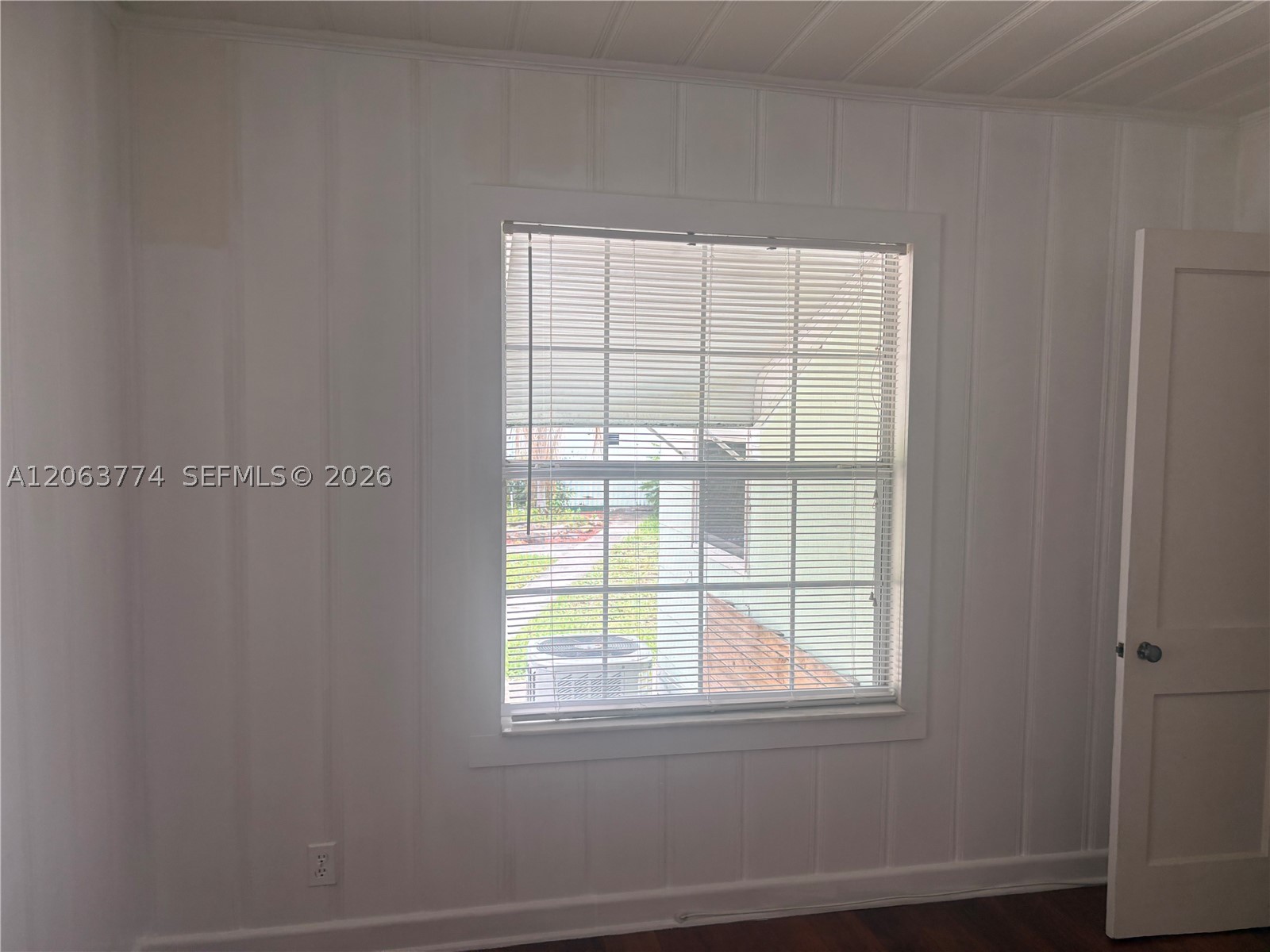 429 49th St Property Photo 12