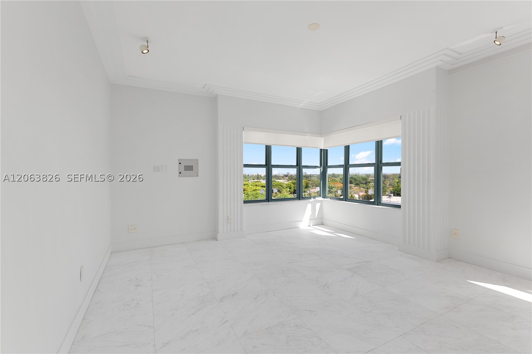 2421 Lake Pancoast Dr 7a Property Photo 2