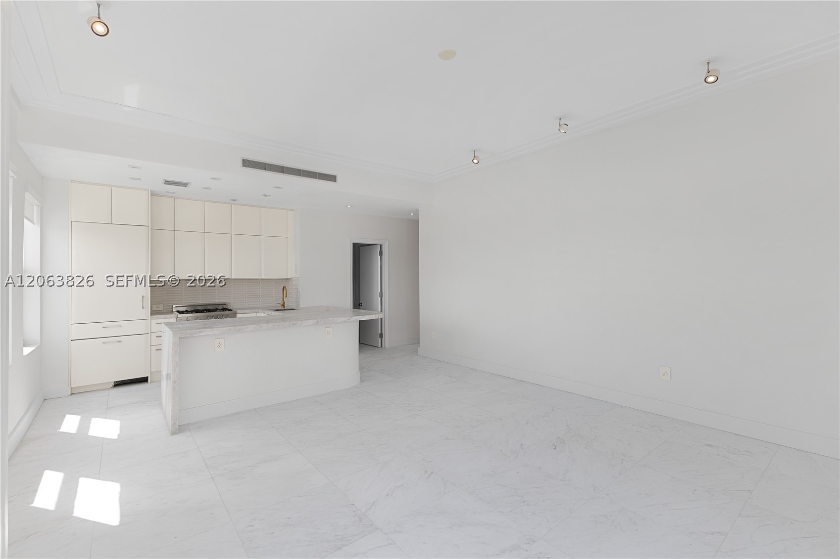 2421 Lake Pancoast Dr 7a Property Photo 5