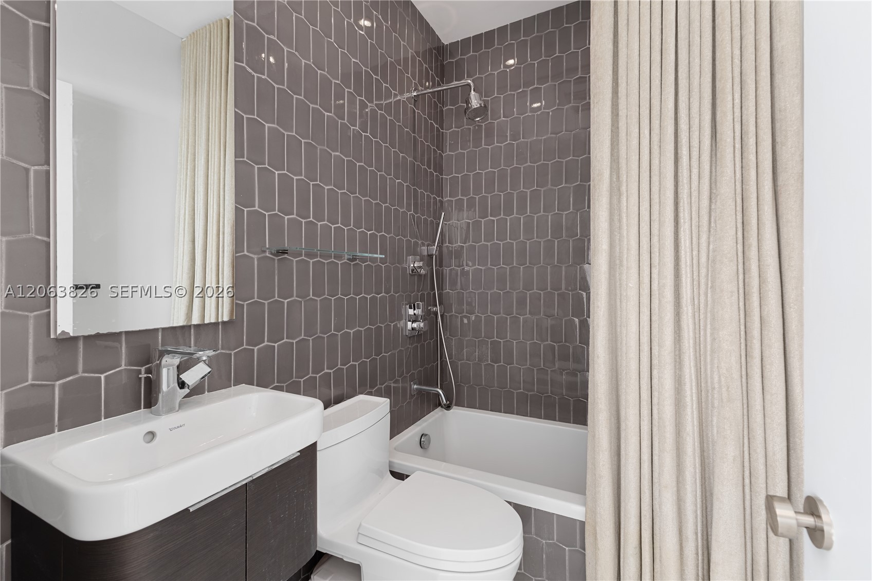 2421 Lake Pancoast Dr 7a Property Photo 11