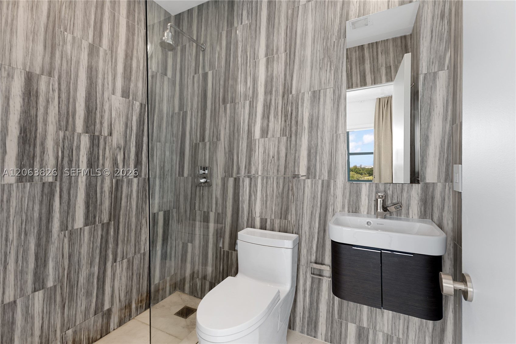 2421 Lake Pancoast Dr 7a Property Photo 14