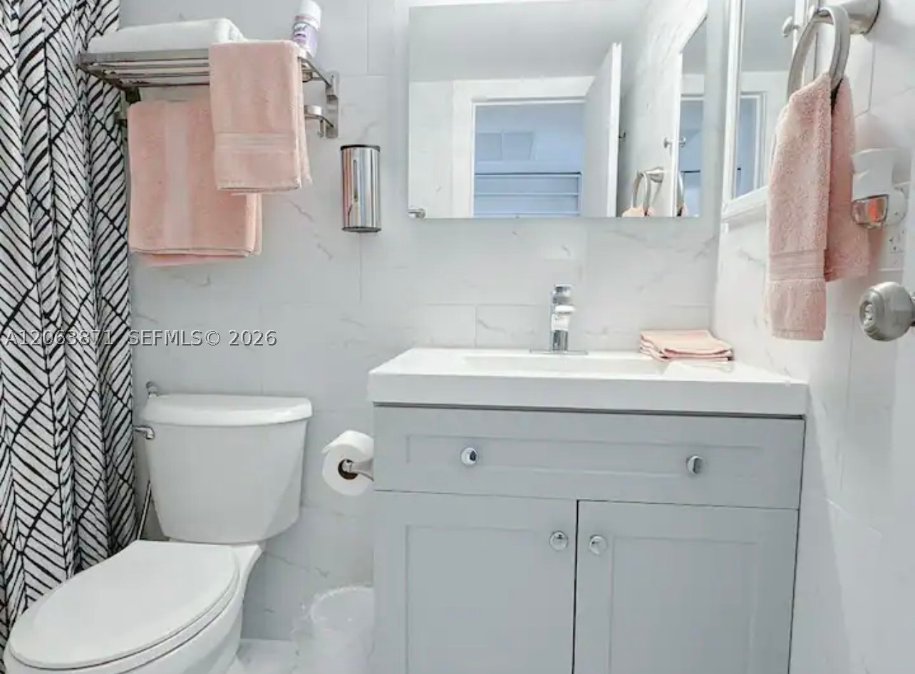 19201 Collins Ave 545 Property Photo 14