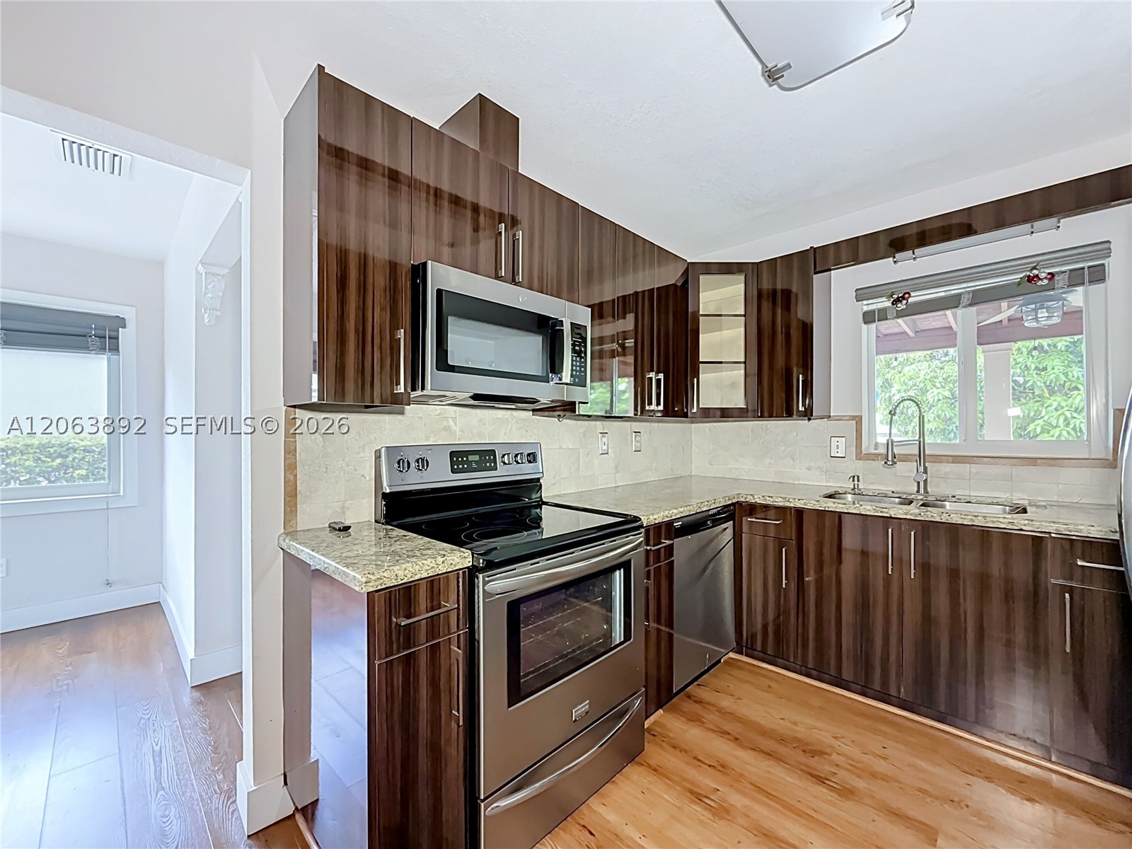 145 W 57th St Property Photo 19