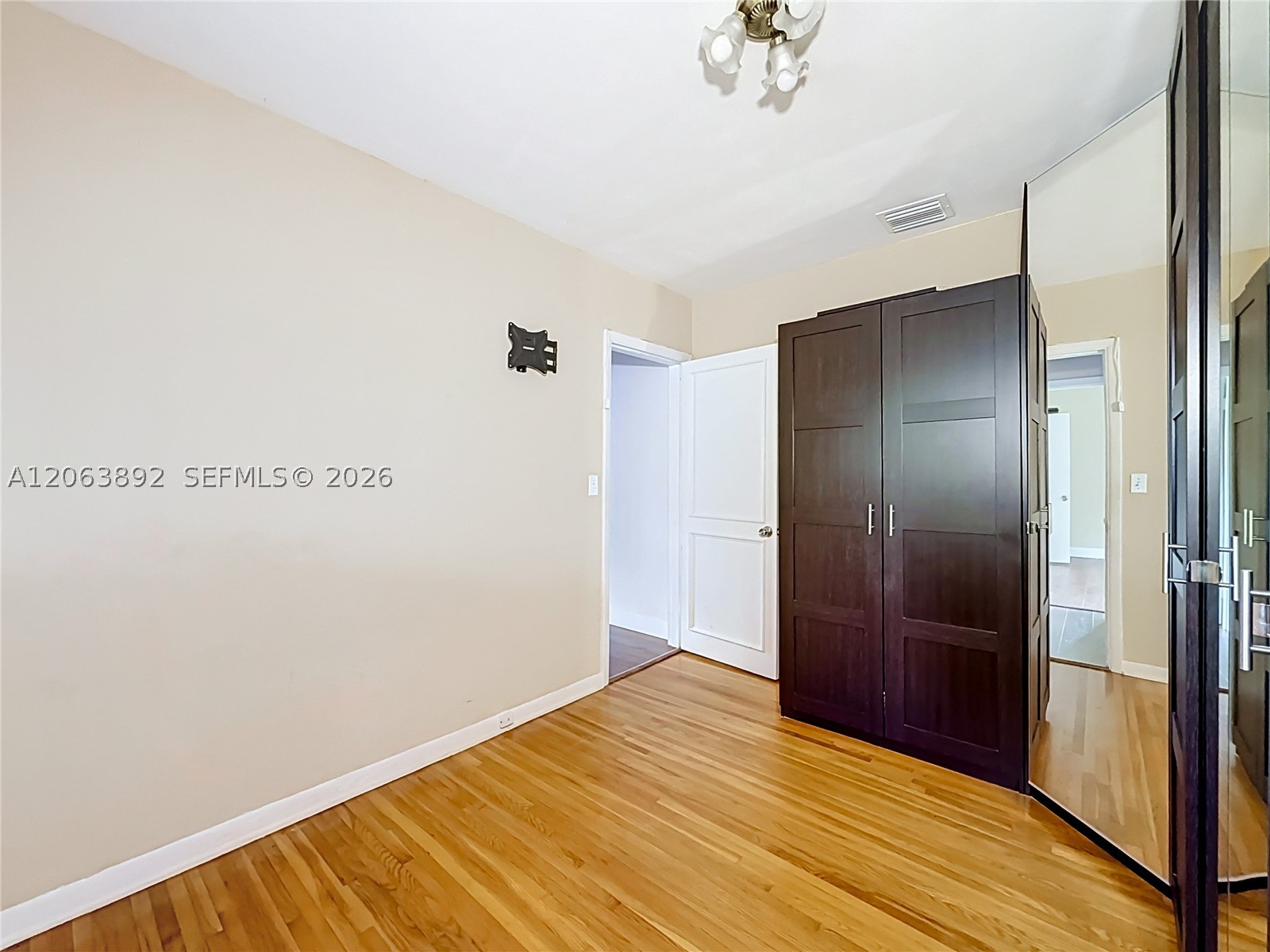145 W 57th St Property Photo 30