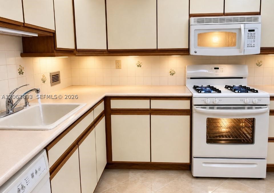 2030 S Ocean Dr 521 Property Photo 14