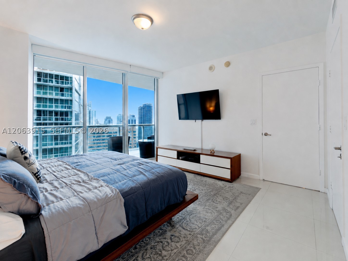 475 Brickell Ave 4511 Property Photo 3