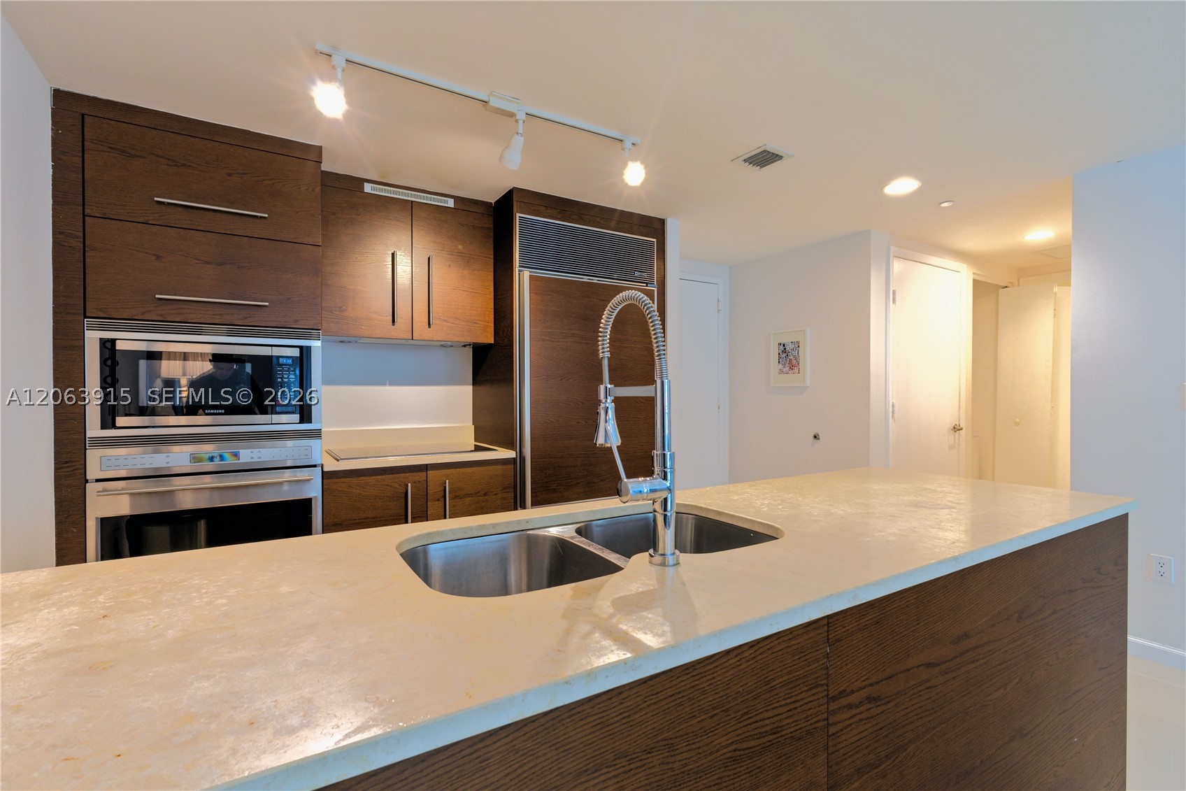 475 Brickell Ave 4511 Property Photo 8