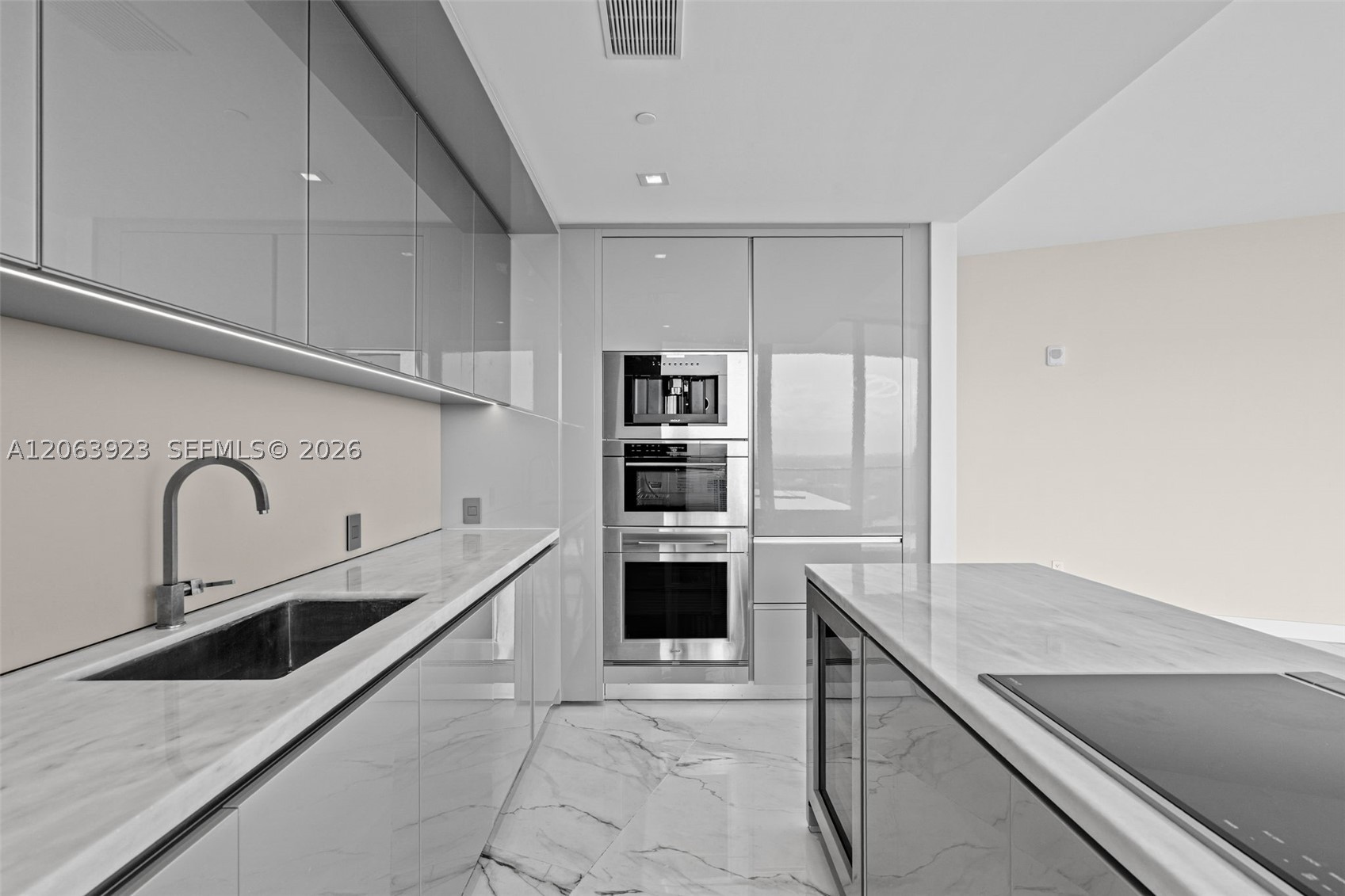 18975 Collins Ave 3605 Property Photo 11