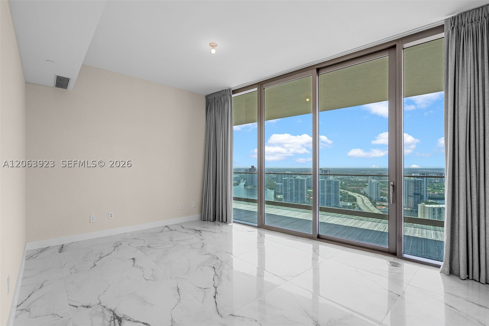 18975 Collins Ave 3605 Property Photo 14