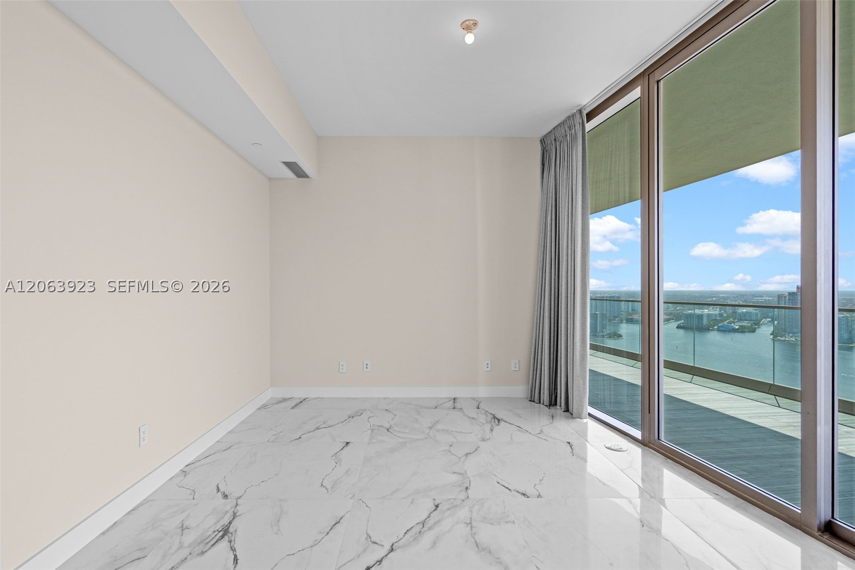18975 Collins Ave 3605 Property Photo 15