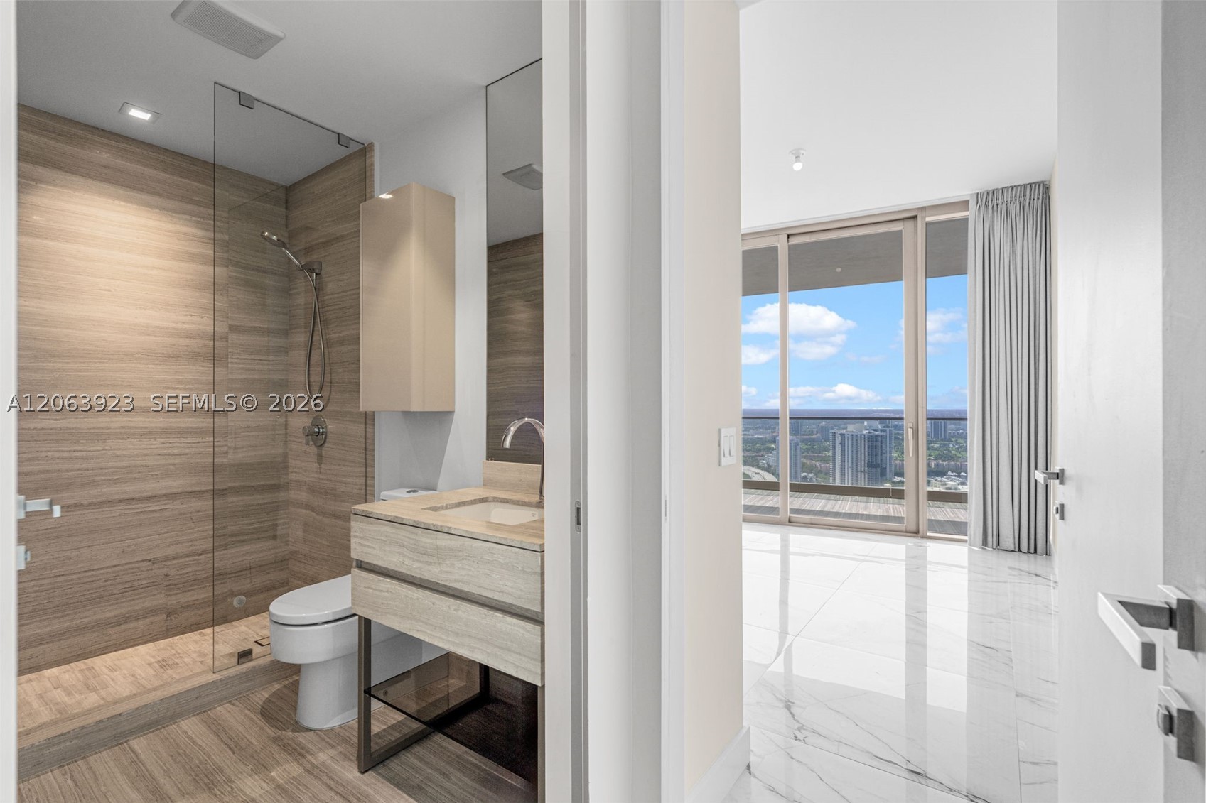 18975 Collins Ave 3605 Property Photo 21