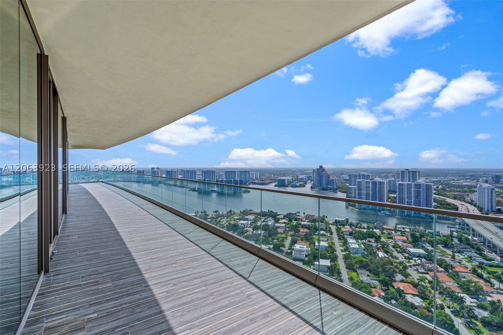 18975 Collins Ave 3605 Property Photo 32