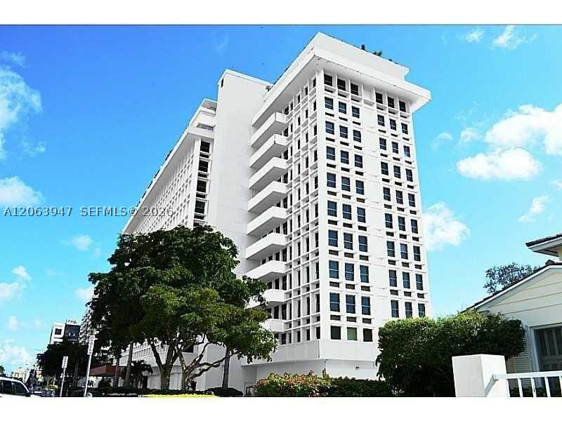 700 Biltmore Way 215 Property Photo 2