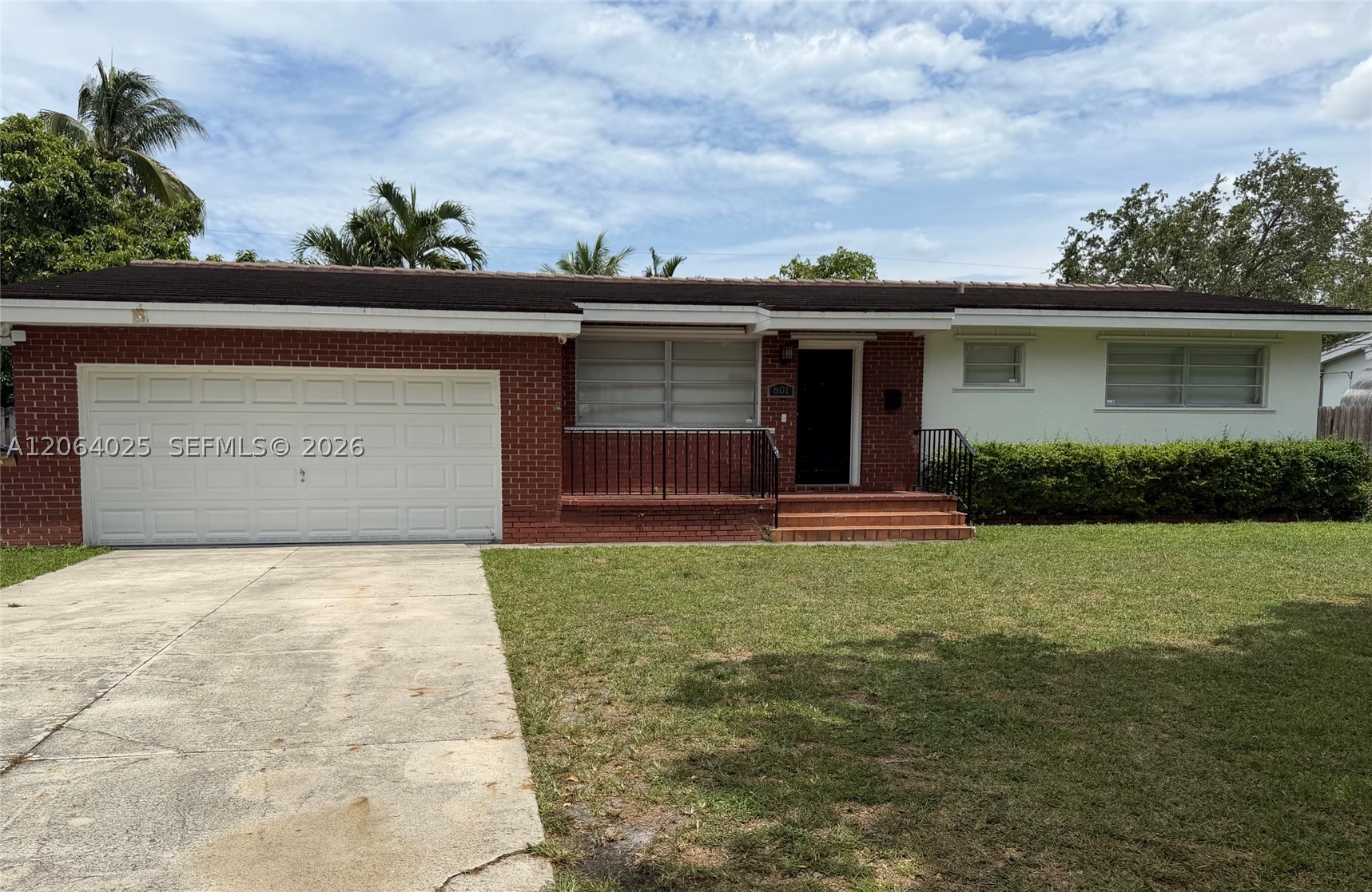 801 Albatross St Property Photo 1
