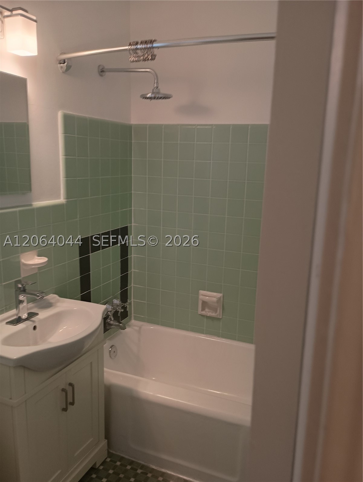 545 74 8 Property Photo 4