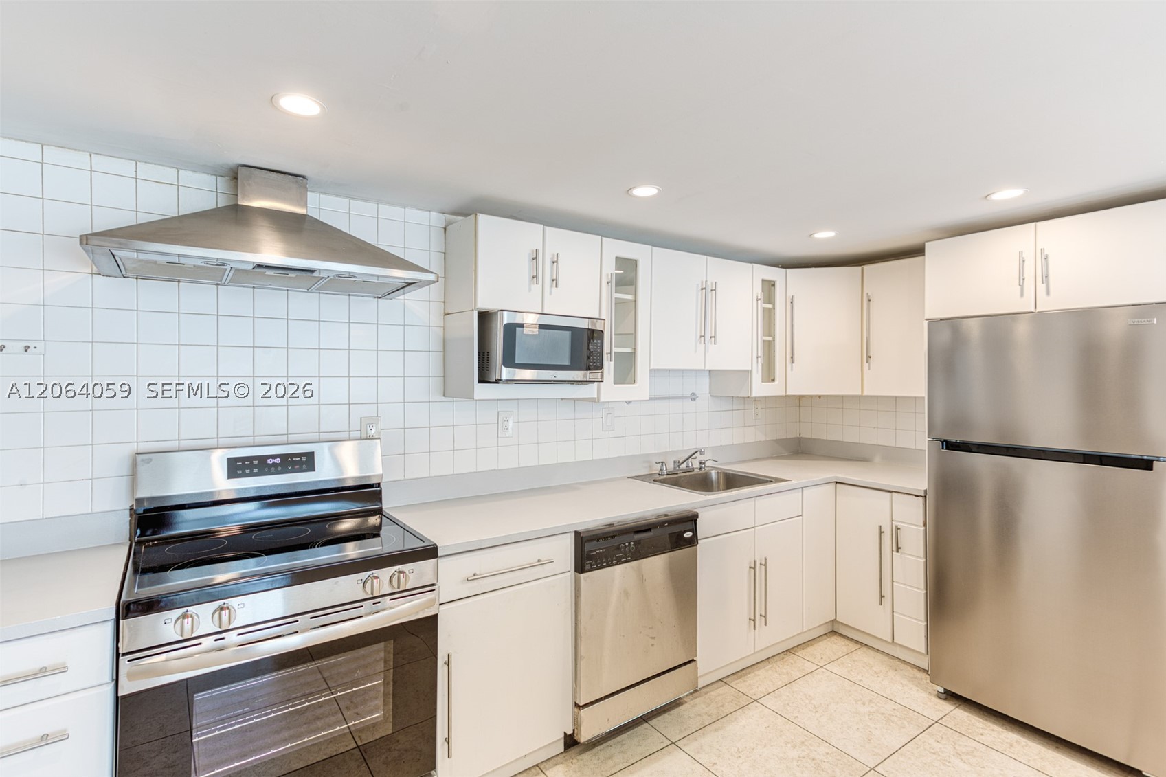 19380 Collins Ave 406 Property Photo 5