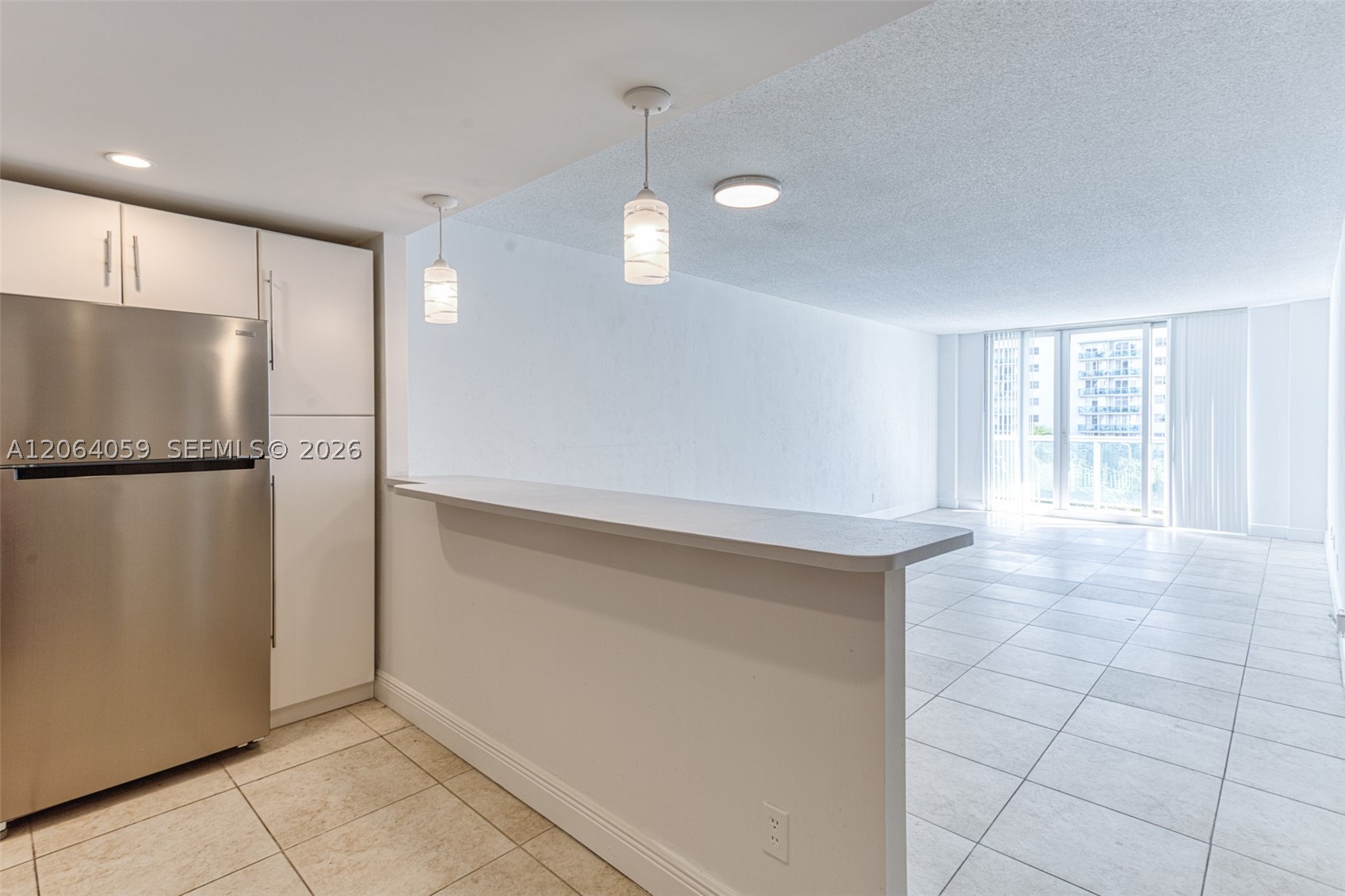 19380 Collins Ave 406 Property Photo 8