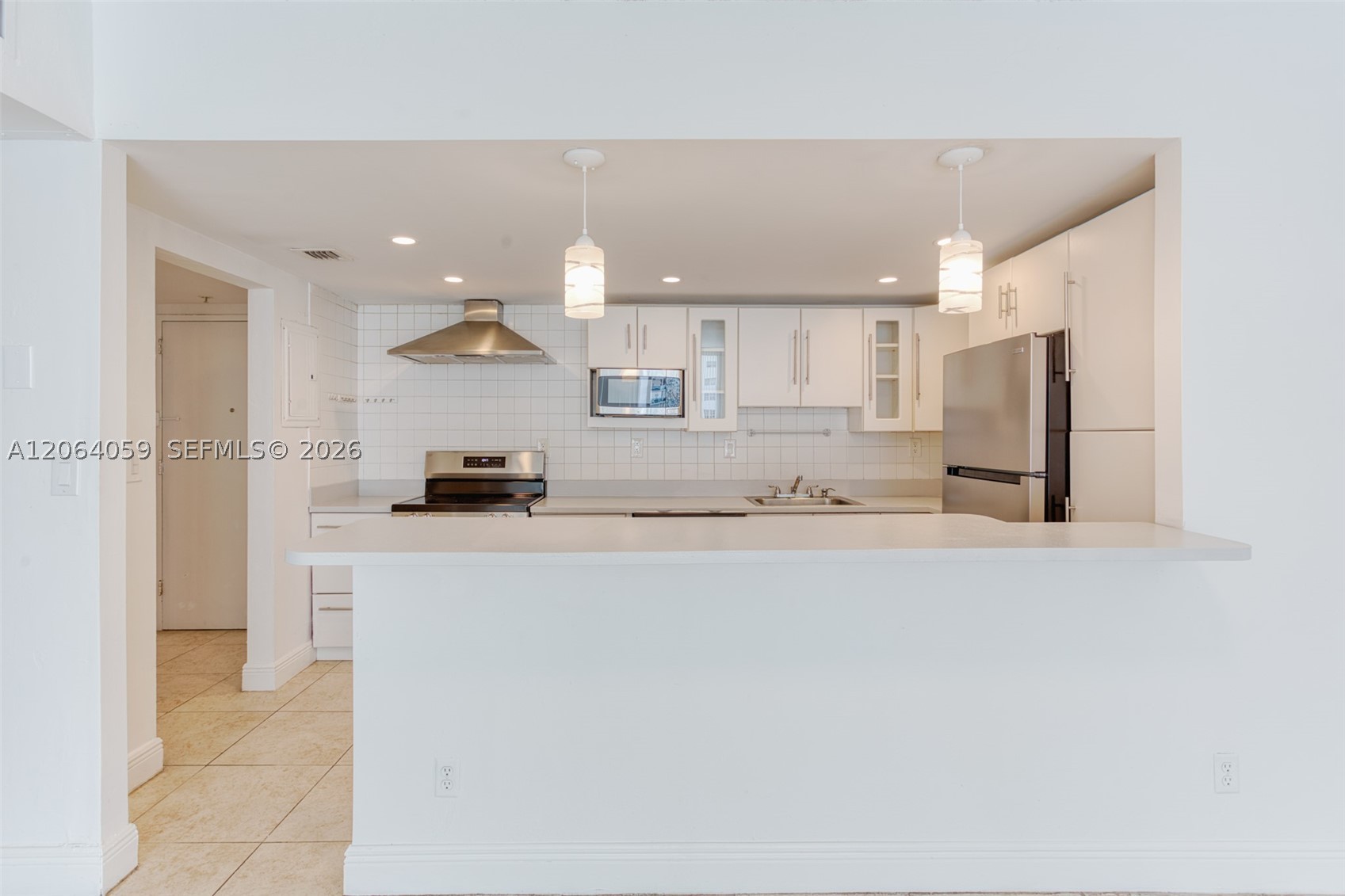 19380 Collins Ave 406 Property Photo 10