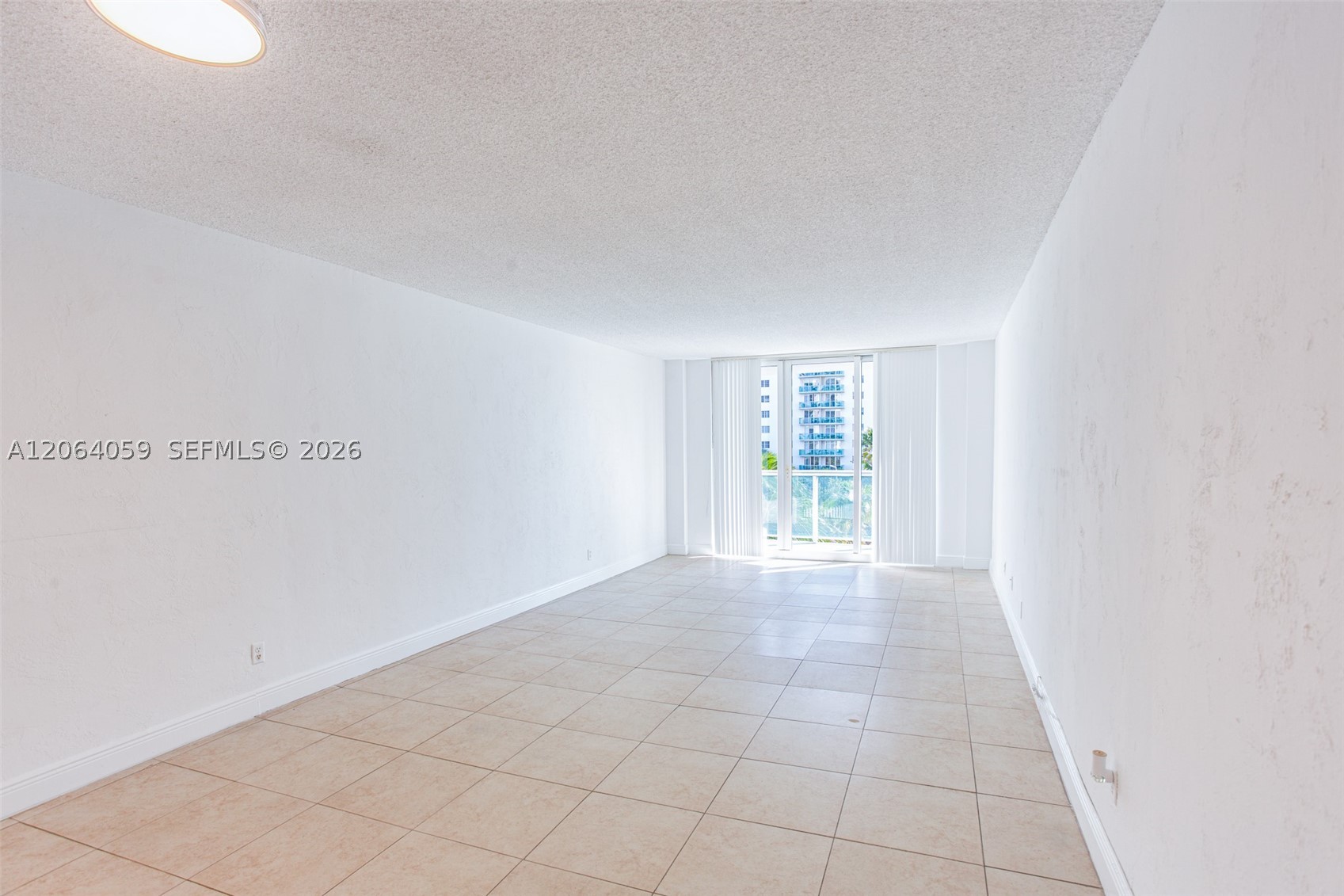 19380 Collins Ave 406 Property Photo 11