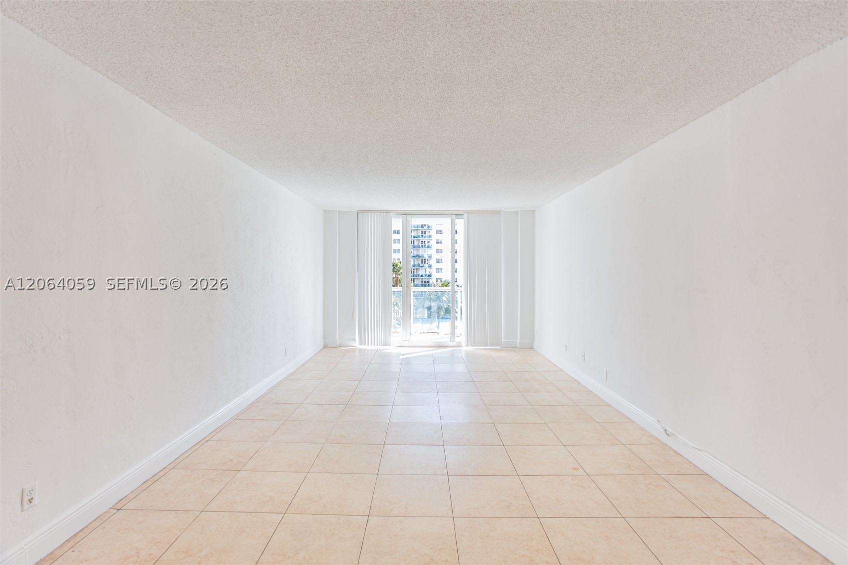 19380 Collins Ave 406 Property Photo 12