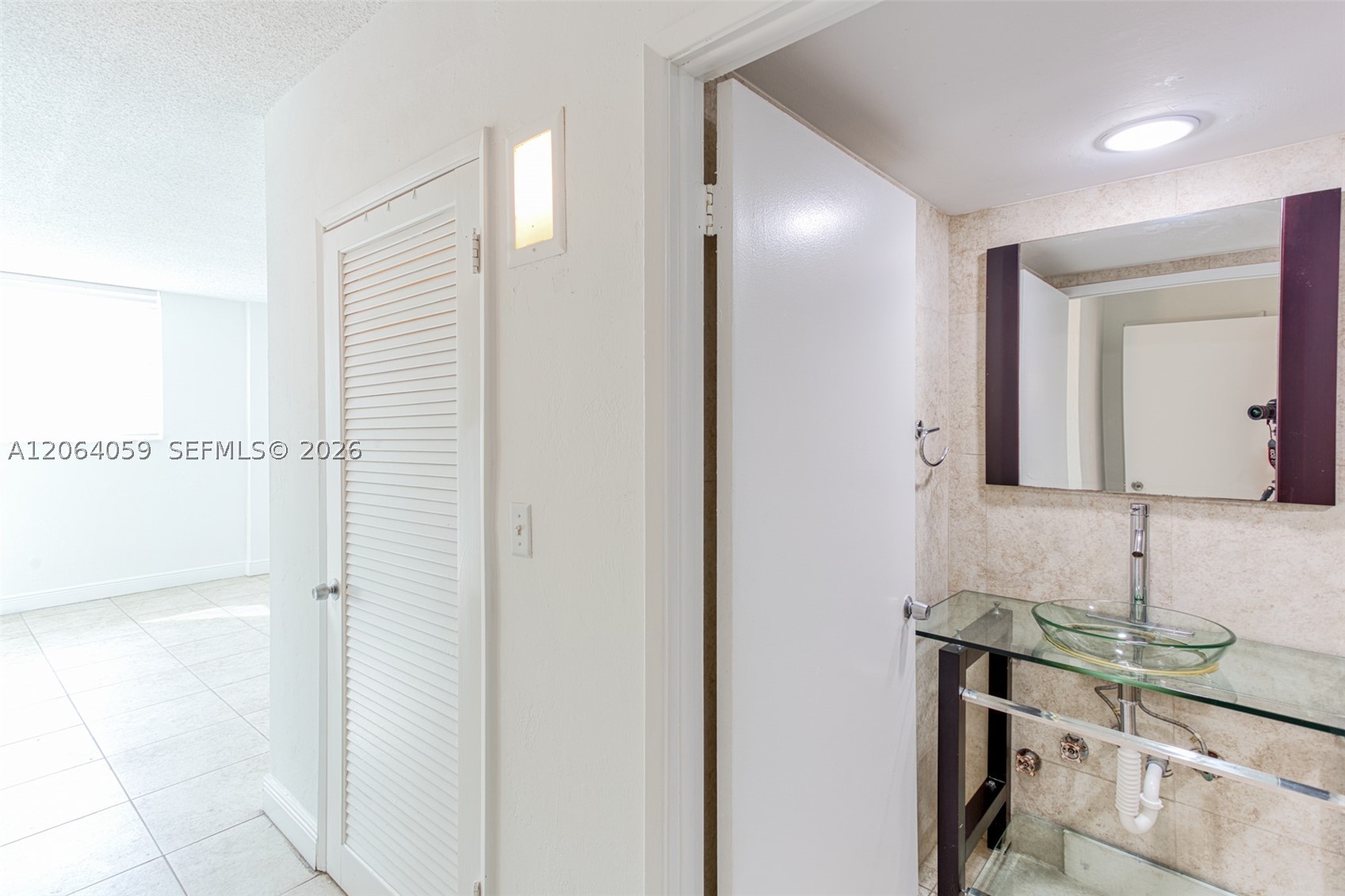 19380 Collins Ave 406 Property Photo 14