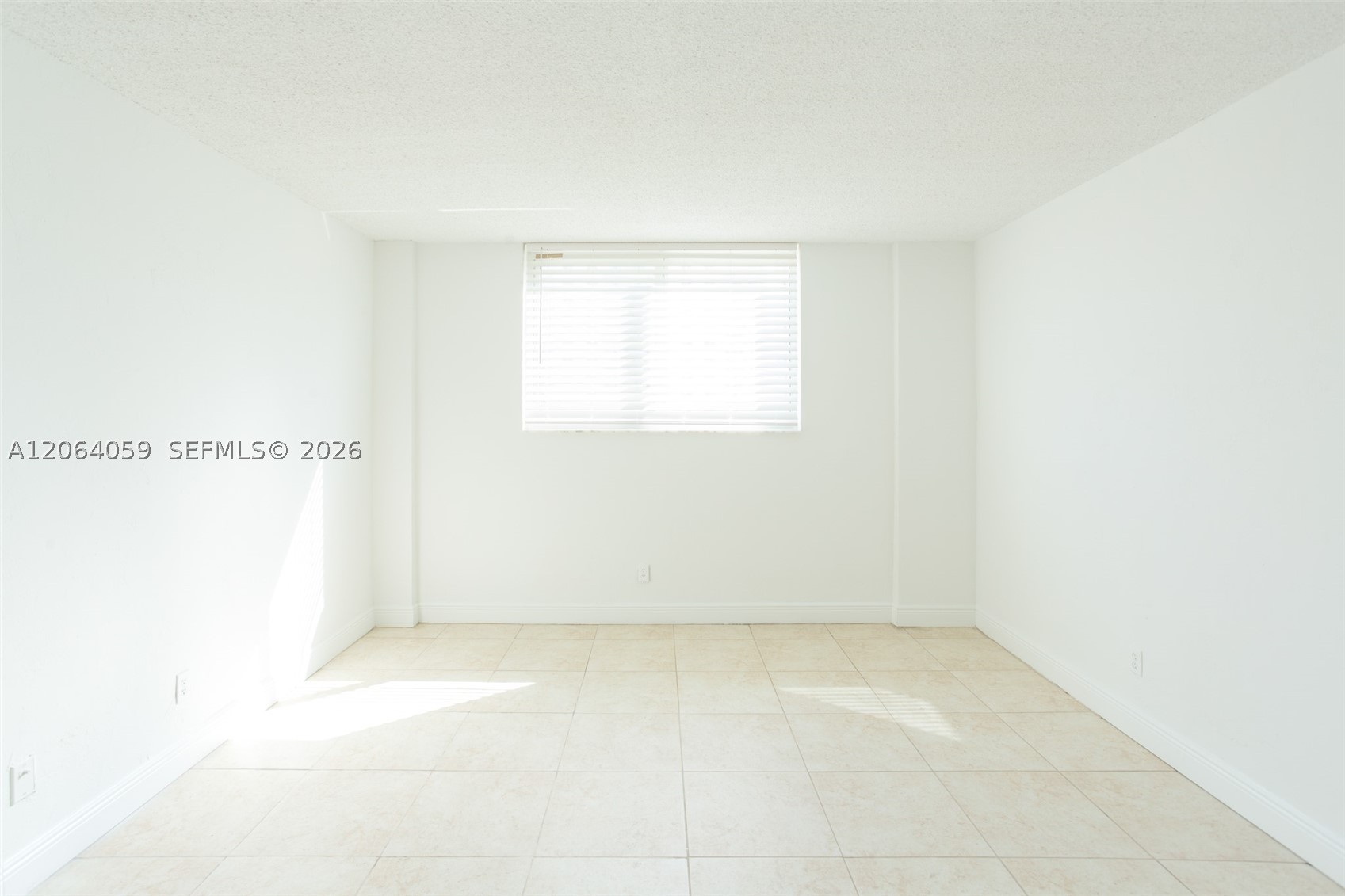 19380 Collins Ave 406 Property Photo 15