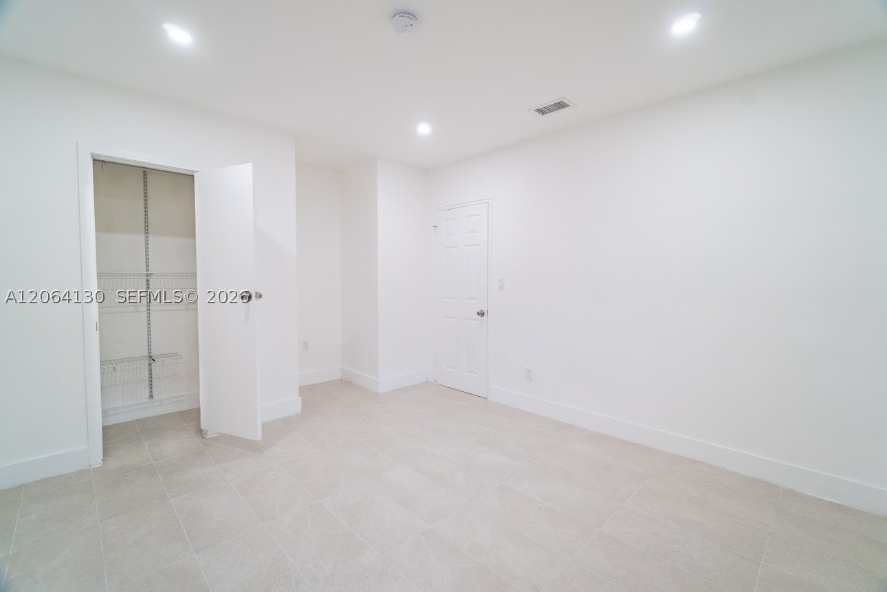 320 Ne 160th St Property Photo 12