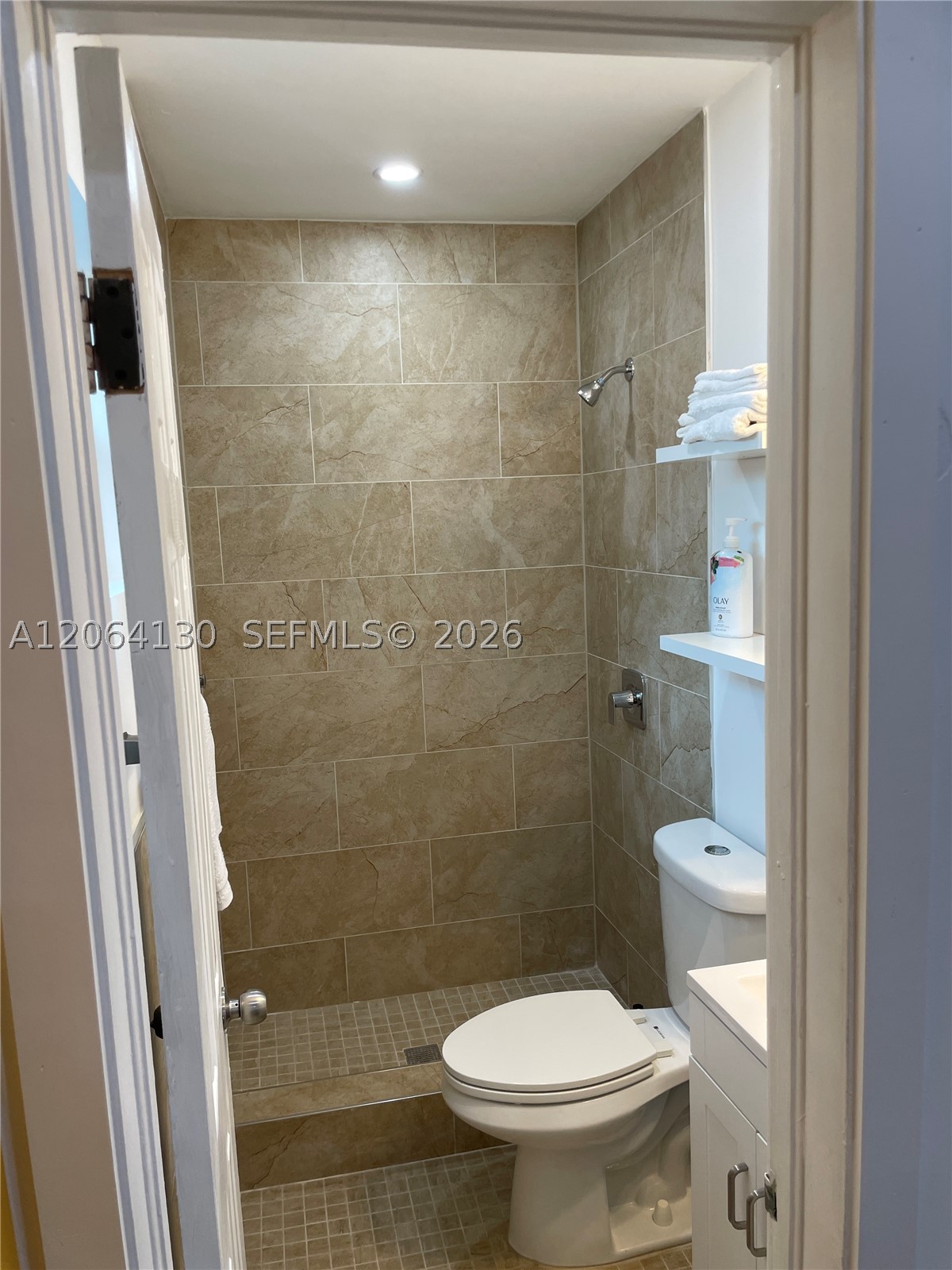 320 Ne 160th St Property Photo 40