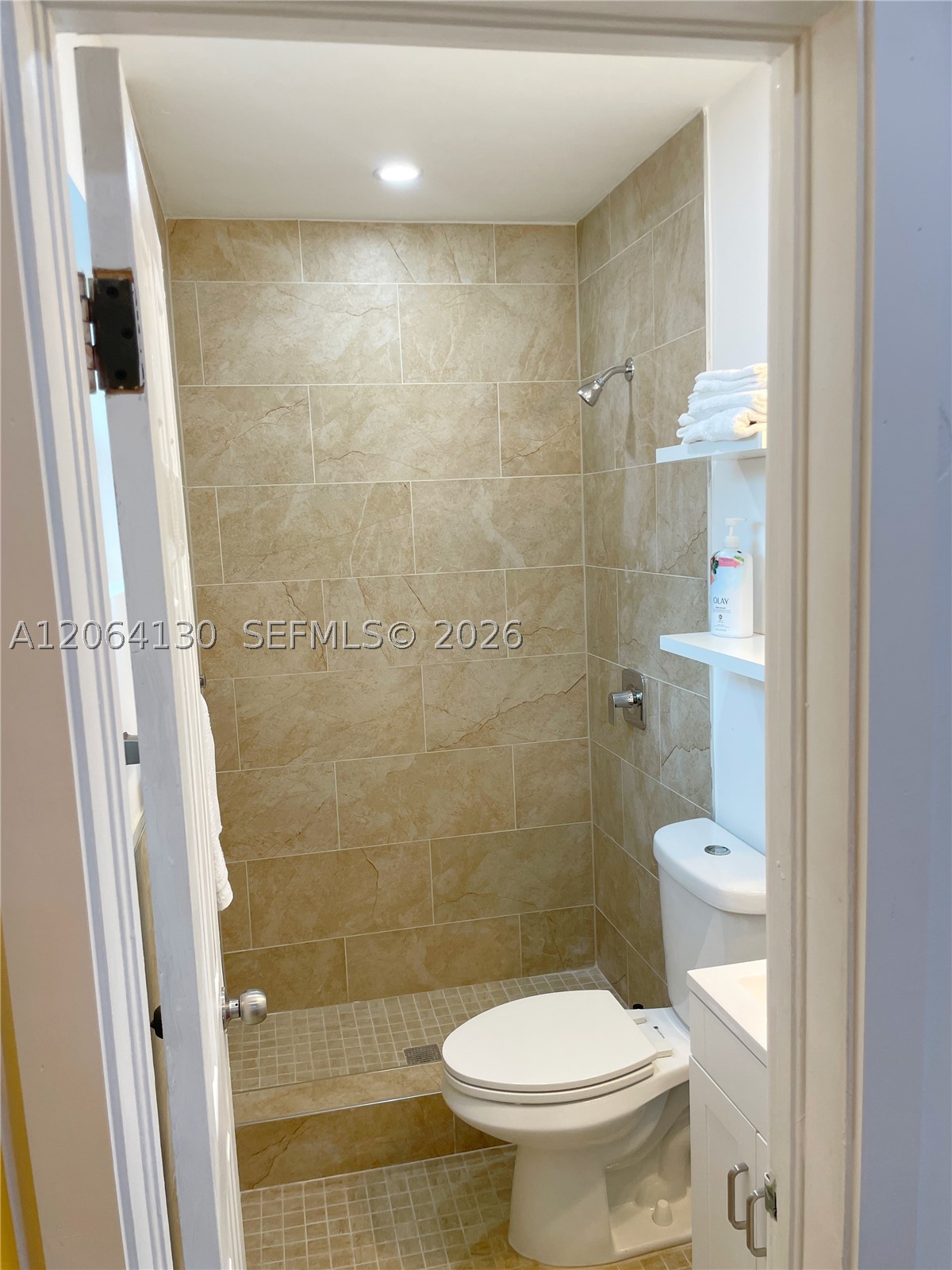 320 Ne 160th St Property Photo 41
