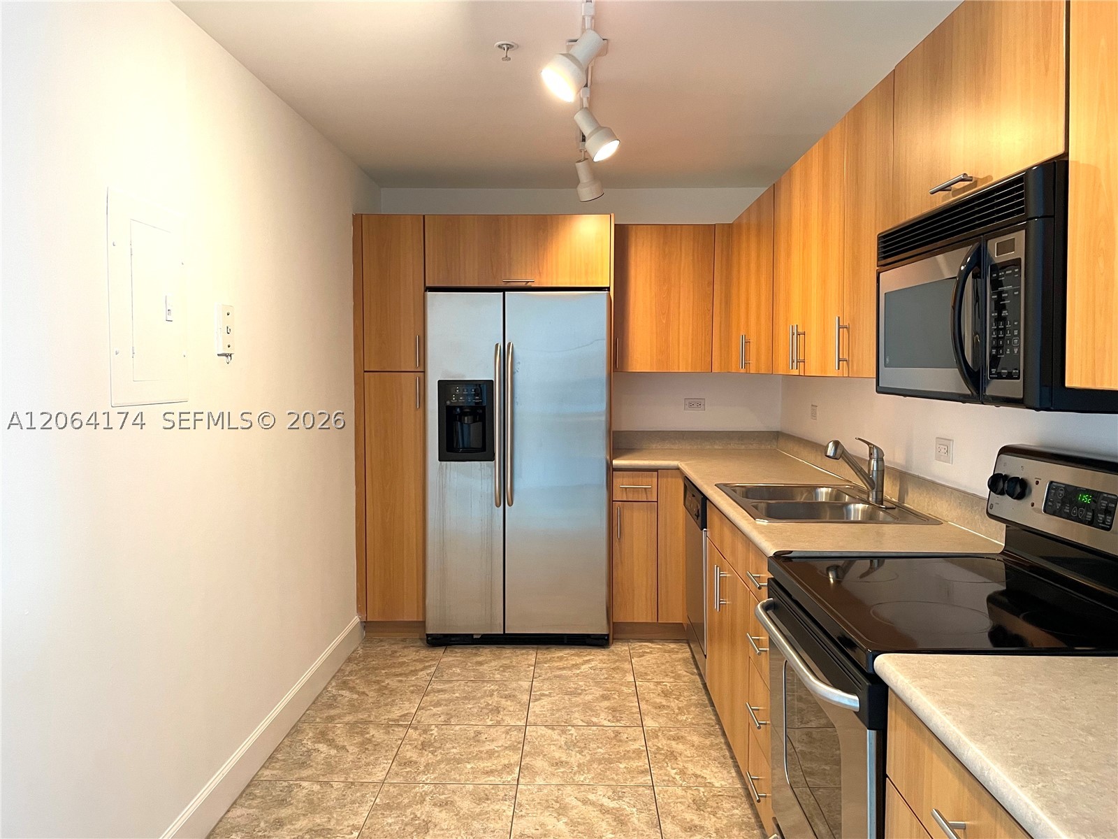 7501 E Treasure Dr 10c Property Photo 5