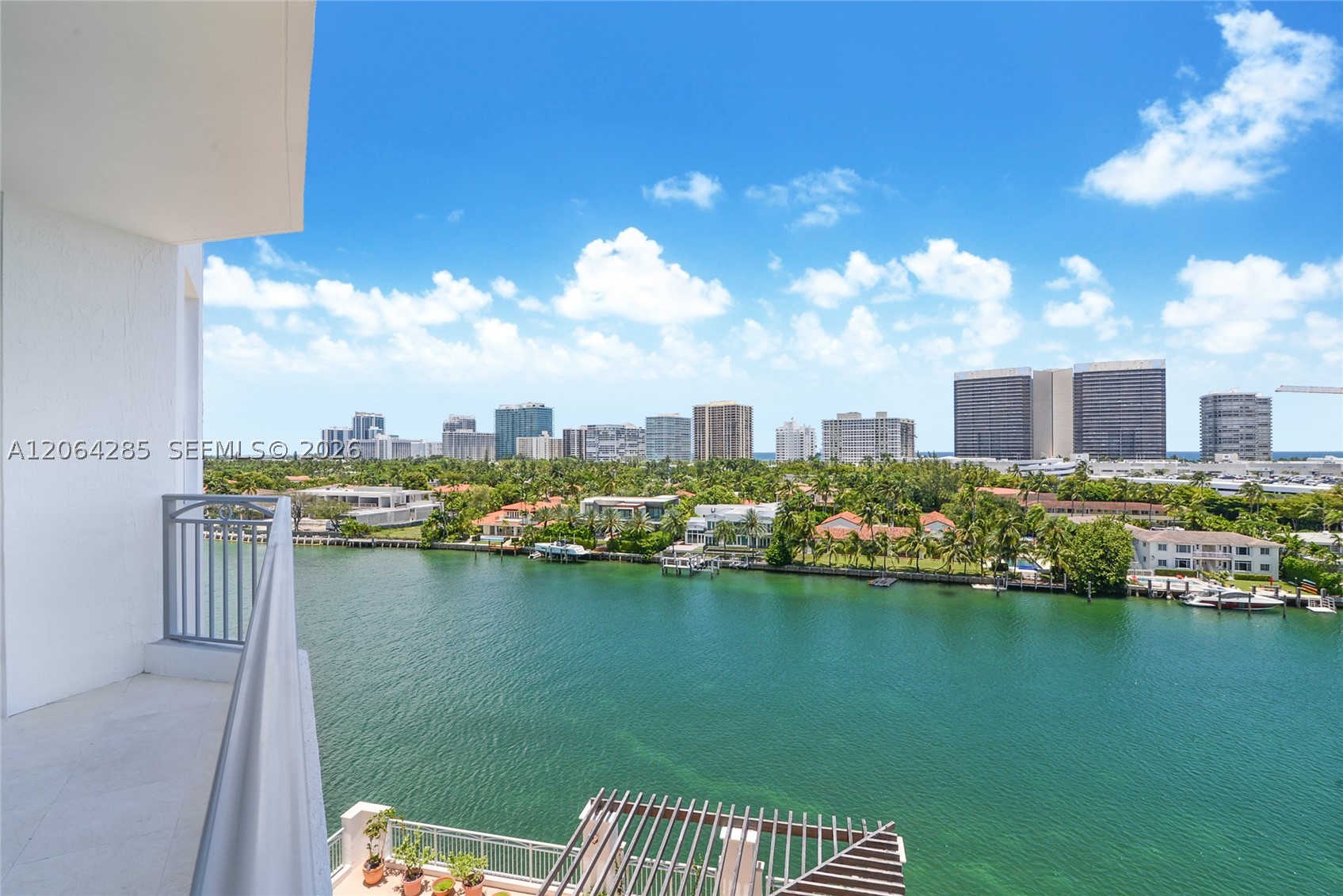 9751 E Bay Harbor Dr 8d Property Photo 1
