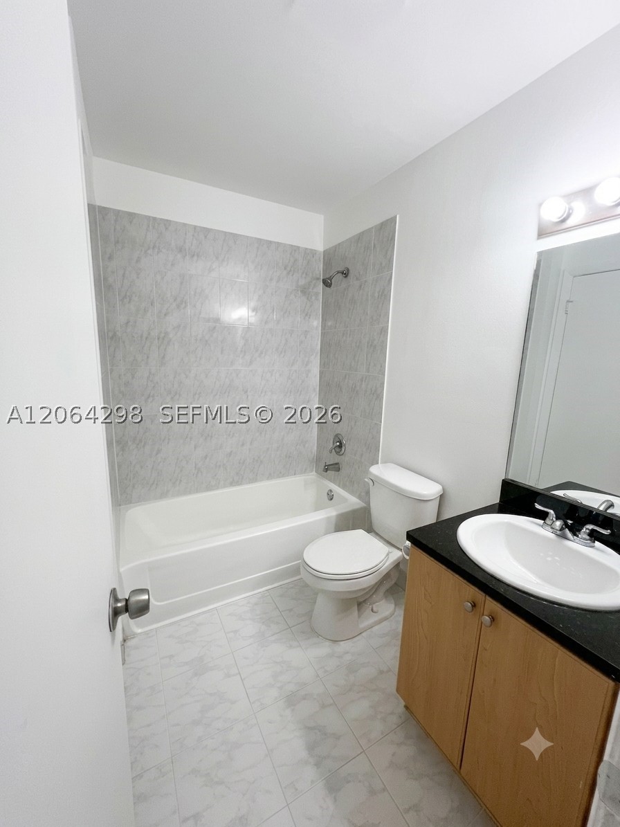 7220 Nw 179 St 201 Property Photo 3