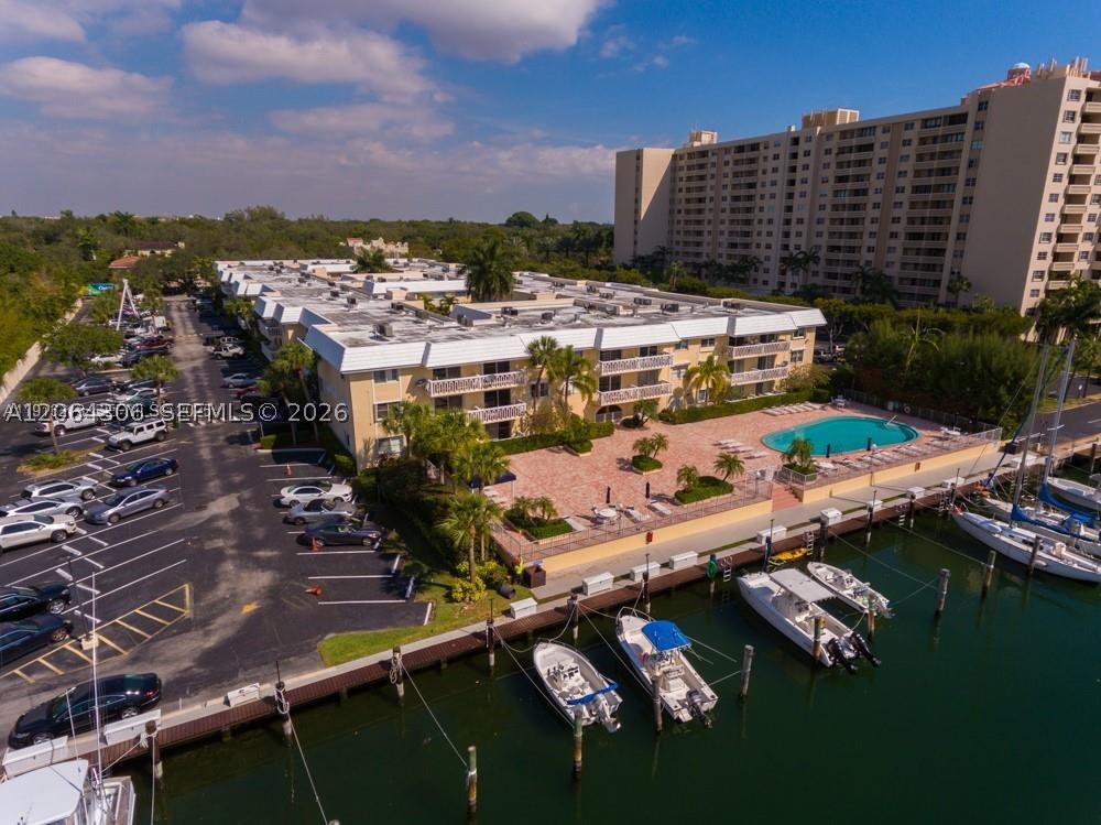 100 Edgewater Dr 305 Property Photo 18