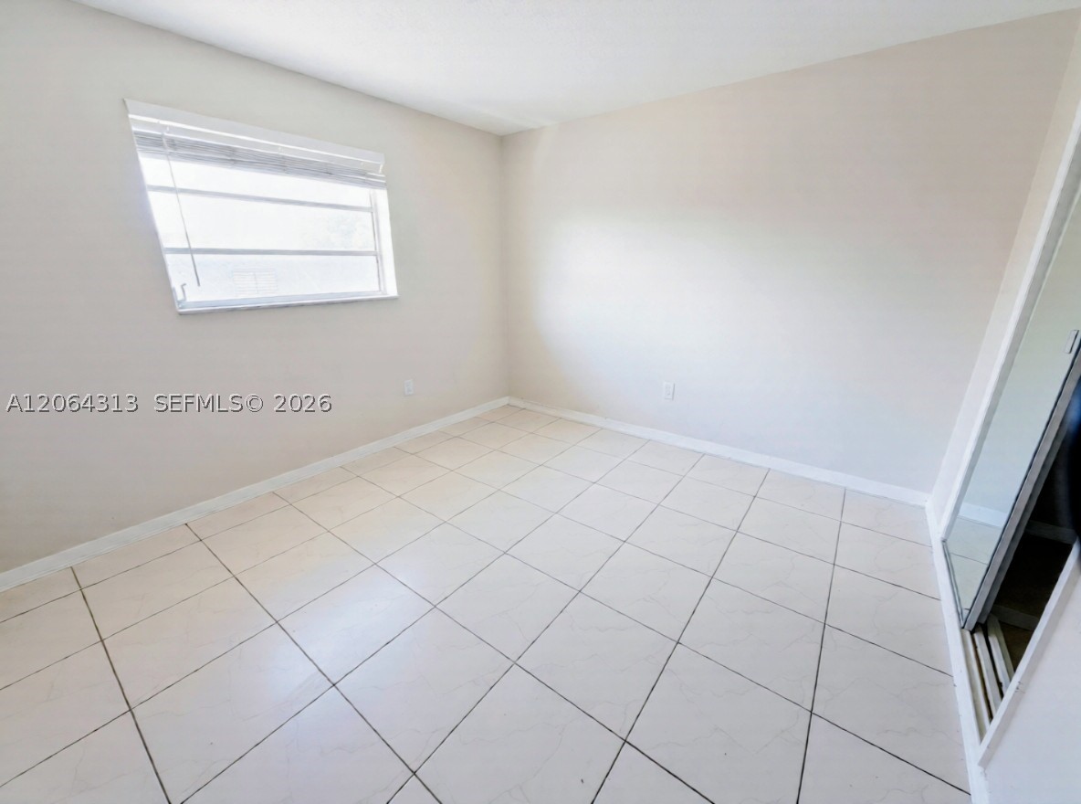 1525 Nw 19th Ter 23 Property Photo 5