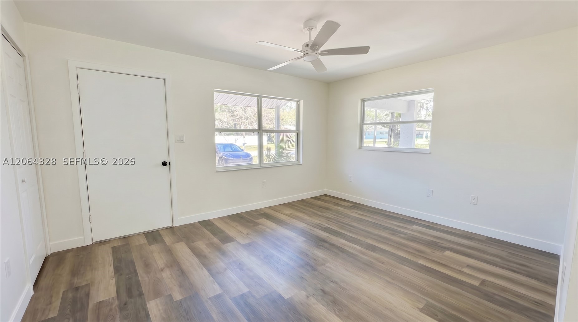 1812 Ne 50th St Property Photo 3