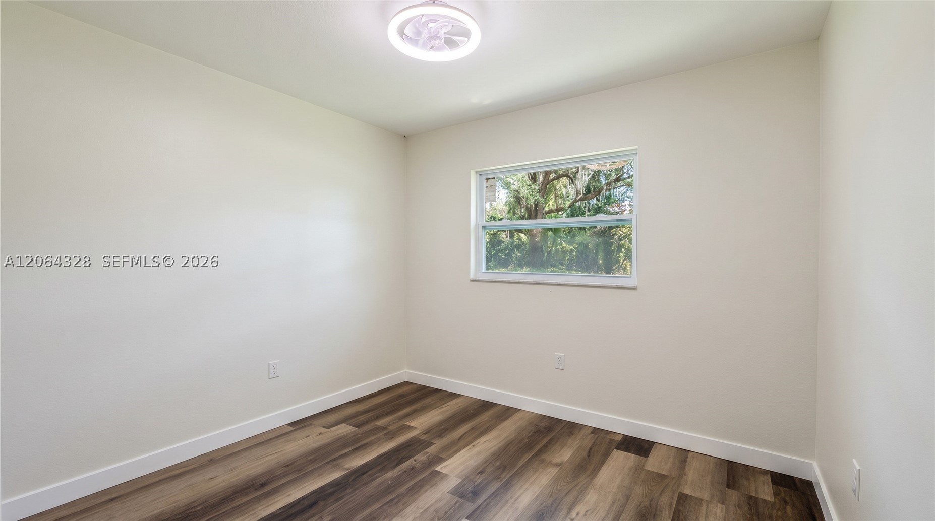 1812 Ne 50th St Property Photo 8