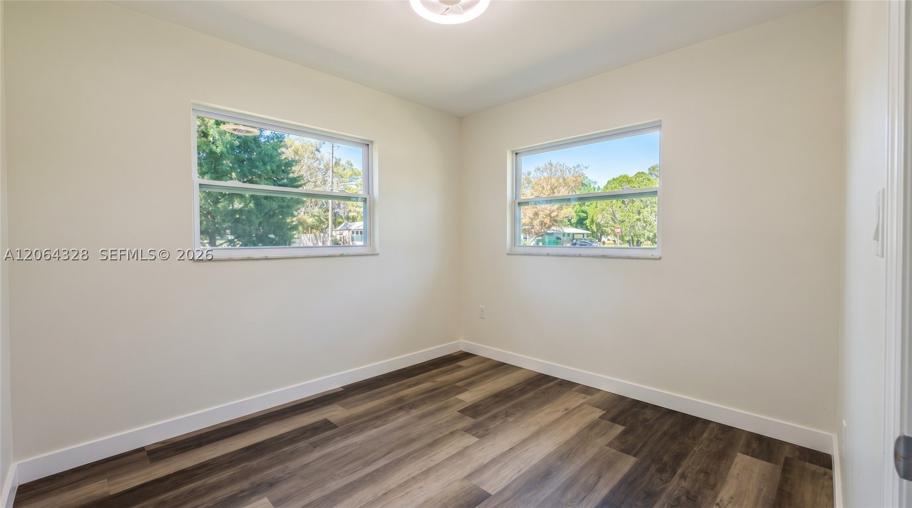1812 Ne 50th St Property Photo 10