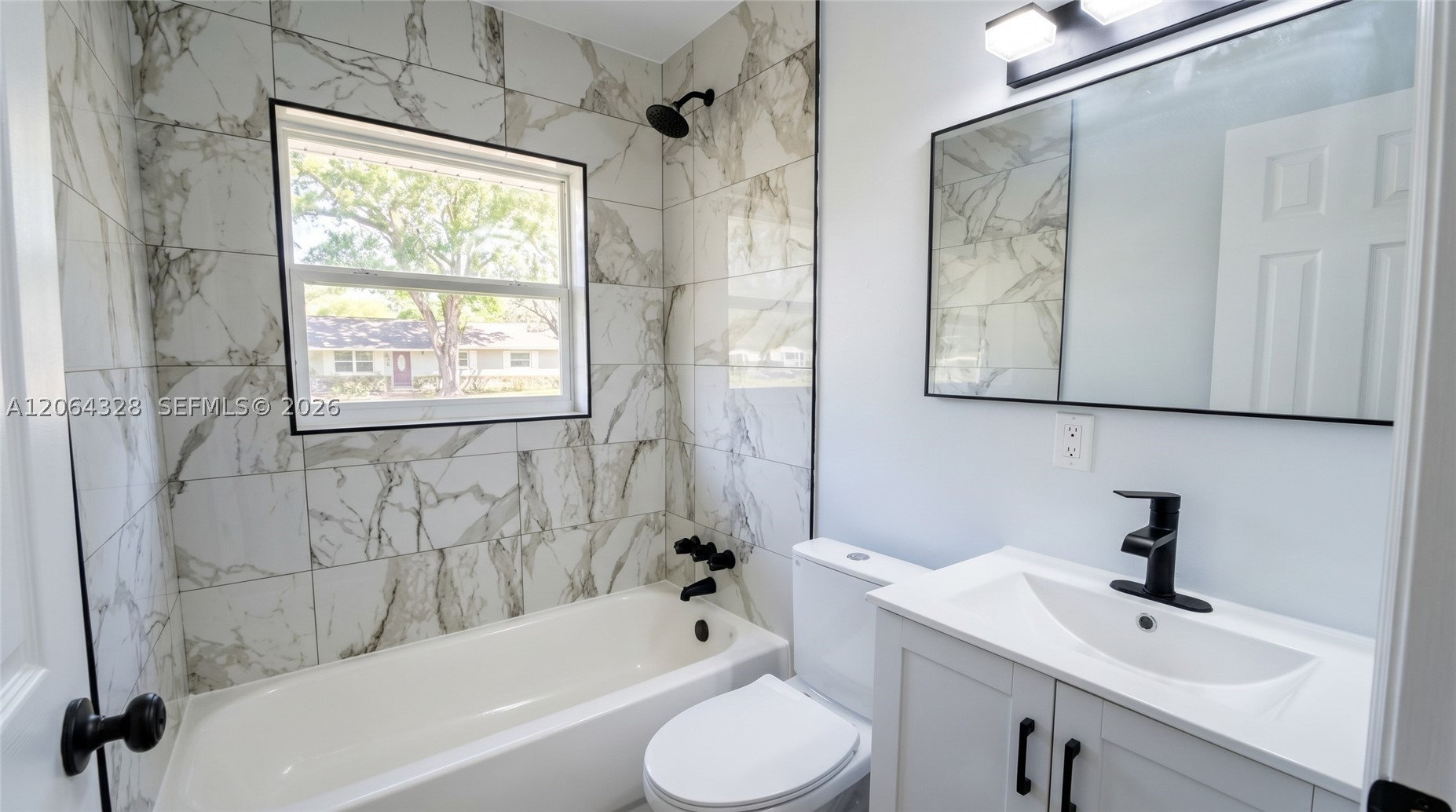 1812 Ne 50th St Property Photo 12