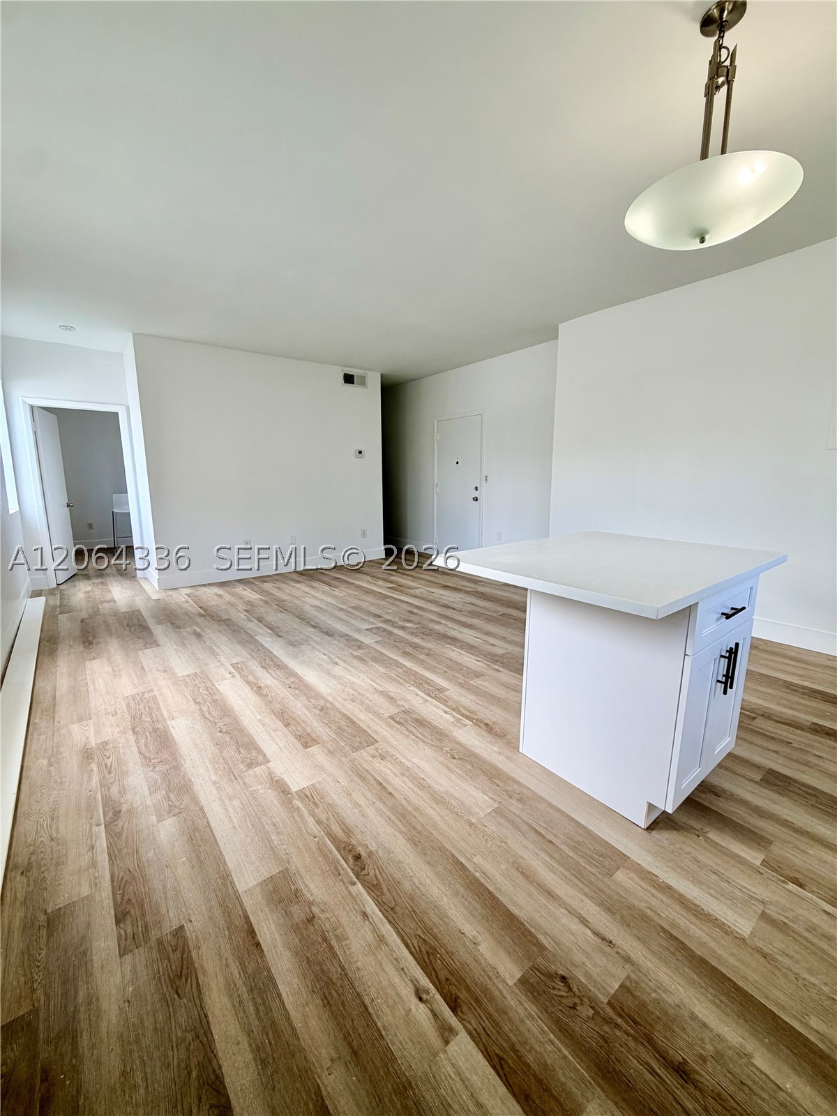 737 Jefferson Ave 204 Property Photo 3