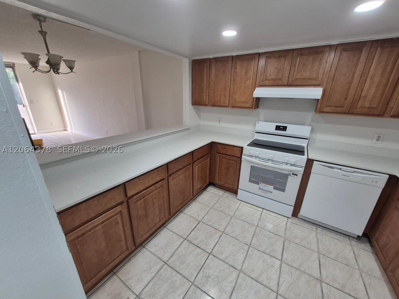1750 W 46th St 331 Property Photo 4