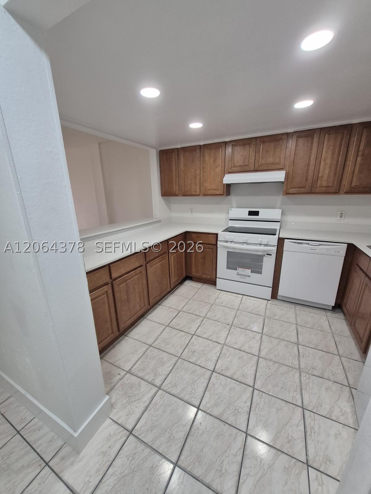 1750 W 46th St 331 Property Photo 7