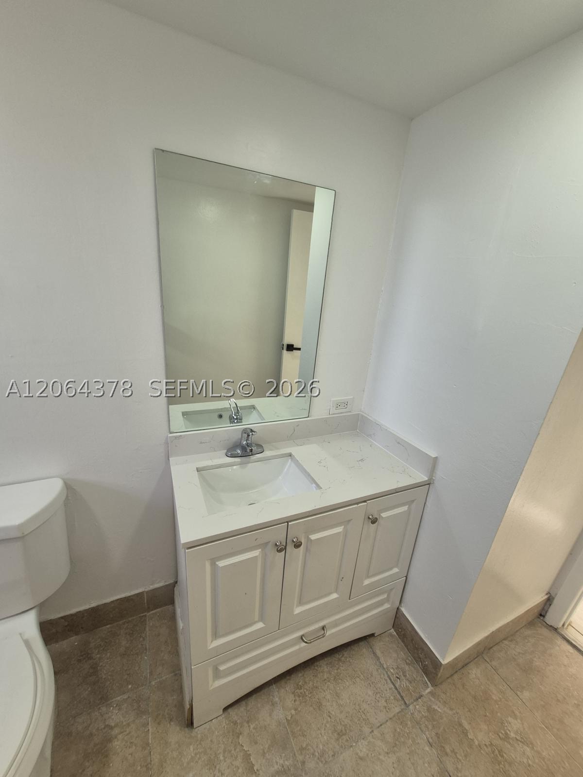 1750 W 46th St 331 Property Photo 8