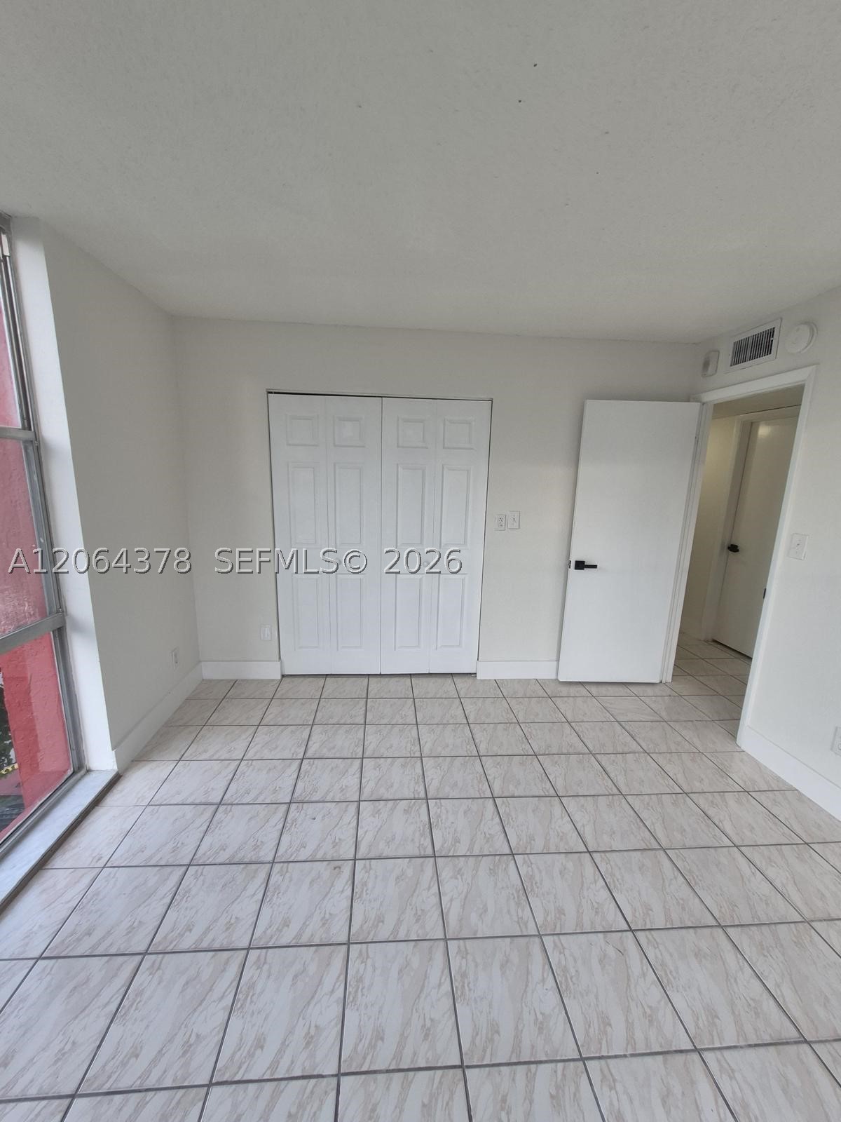 1750 W 46th St 331 Property Photo 9
