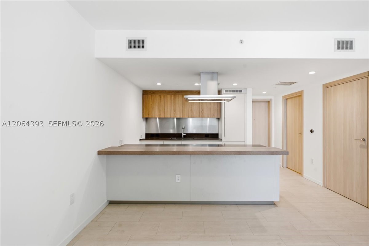 1000 Brickell Plz 3303 Property Photo 1