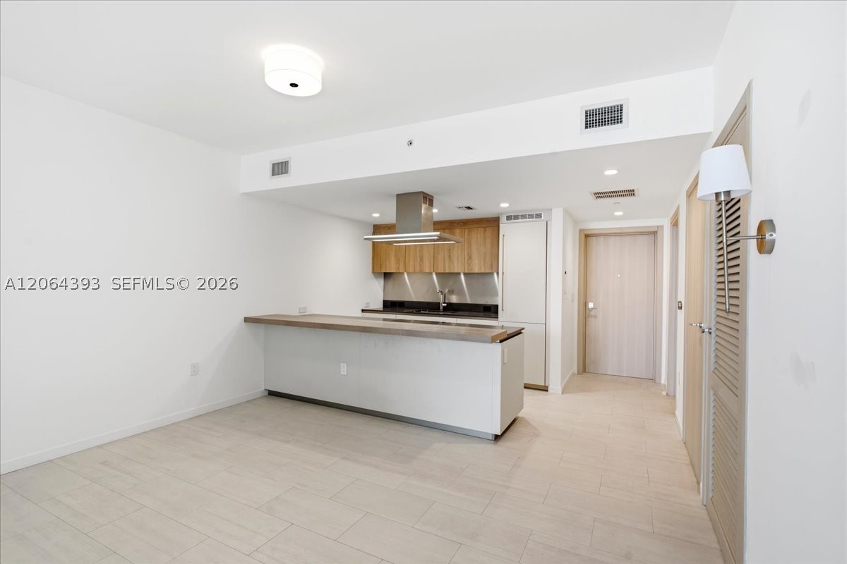 1000 Brickell Plz 3303 Property Photo 2