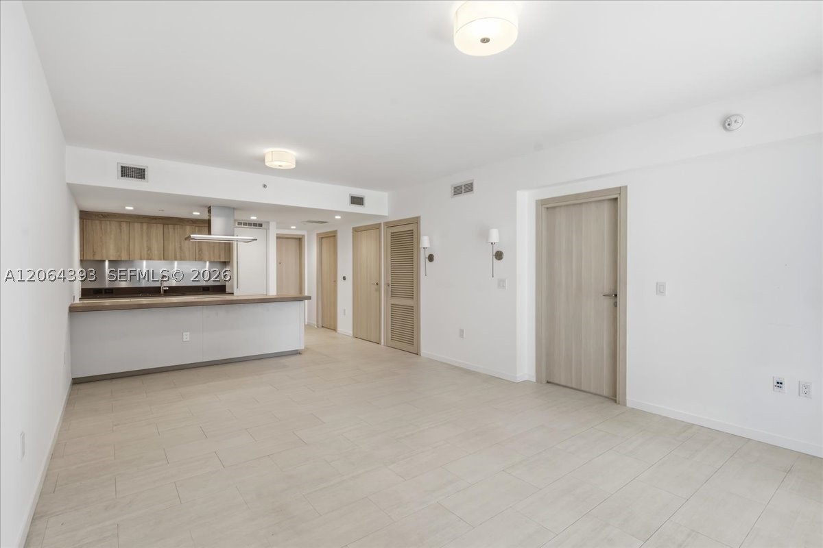 1000 Brickell Plz 3303 Property Photo 3