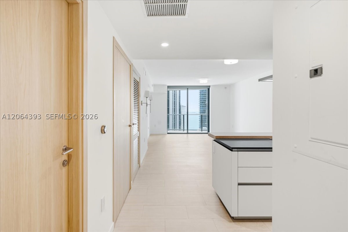 1000 Brickell Plz 3303 Property Photo 7