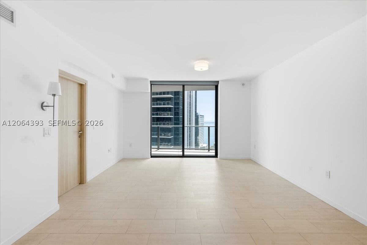1000 Brickell Plz 3303 Property Photo 8